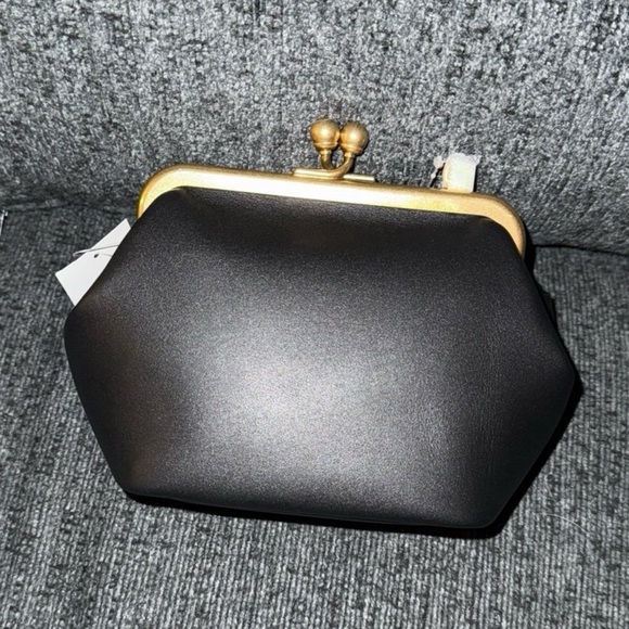 Coach Kisslock Frame Bag 14 Crossbody in Brass/Black Glovetanned Leather NWT - Picture 8 of 15
